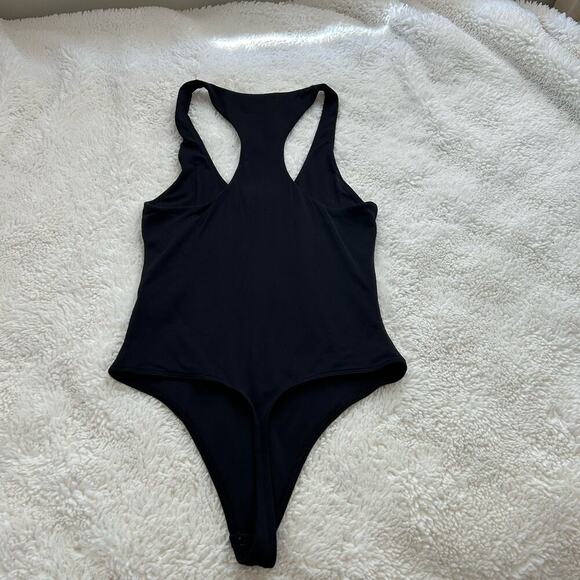 Aritzia Women’s Babaton‎ Size Medium Contour Razorback Black Bodysuit - Picture 3 of 4